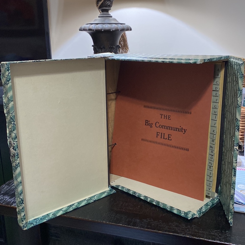 Vintage Yellow and Green File Box - Picture 7 of 11